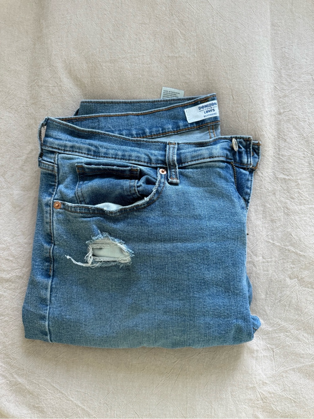 Levi's Light Blue Denim Jeans with Contrast Stitching